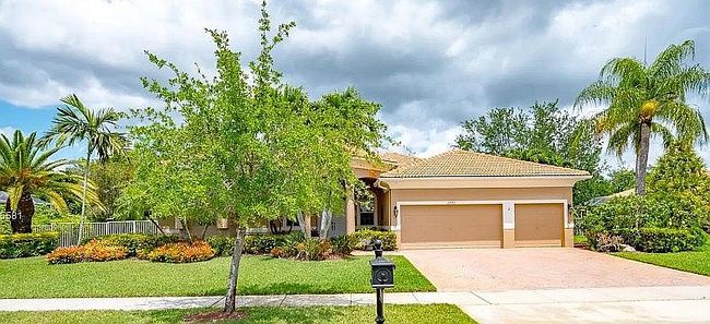 Photo of 15601 Sw 15th St, Davie, FL