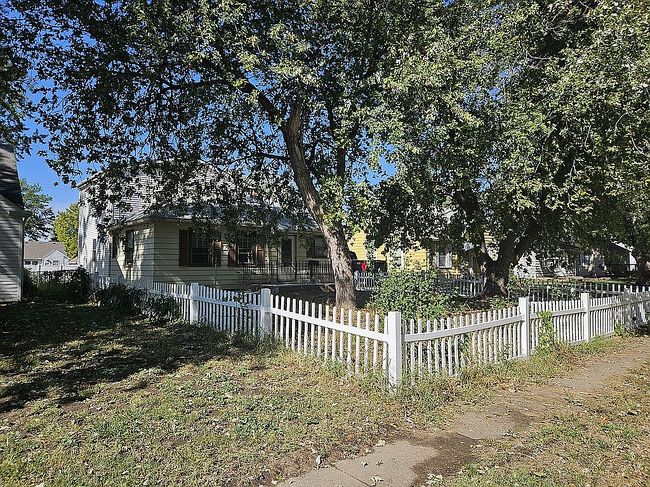 Image of 2530 Hancock St