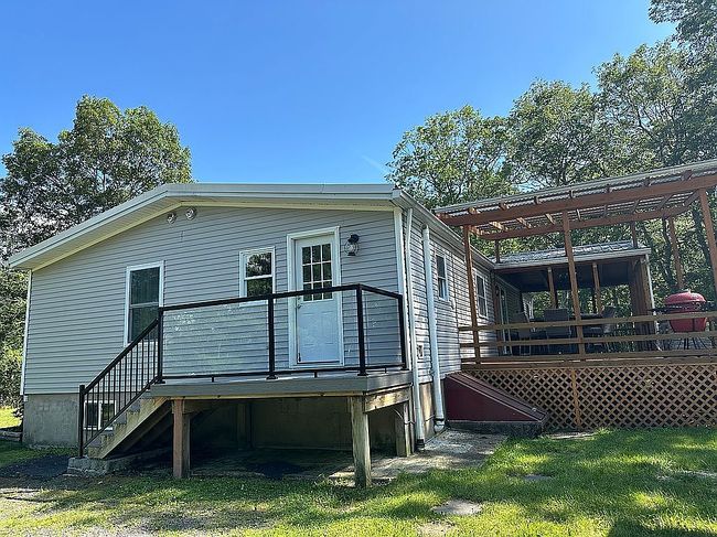 Photo of 154 Plum Ln, Dingmans Ferry, PA