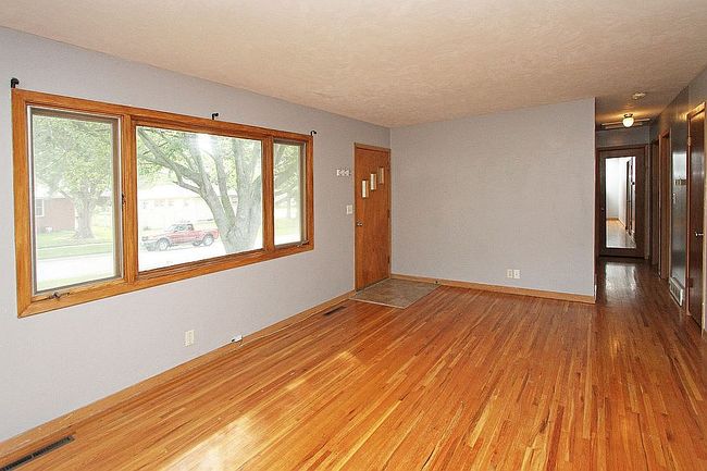 Photo of 1415 Lancaster Ln, Lincoln, NE