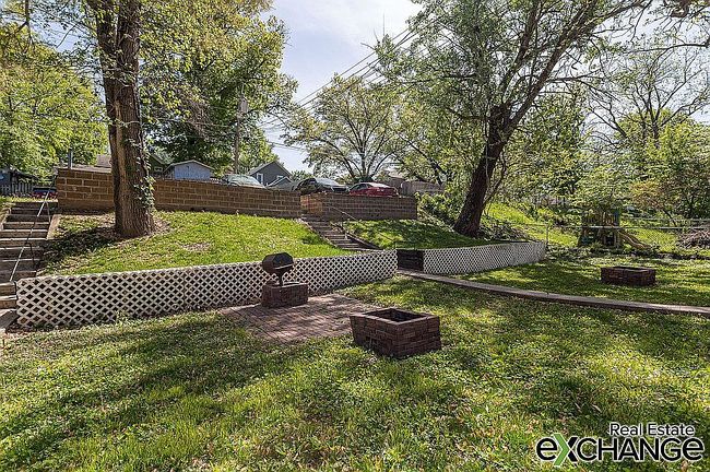 Photo of 1115 & 1117 E 15th St, Davenport, IA