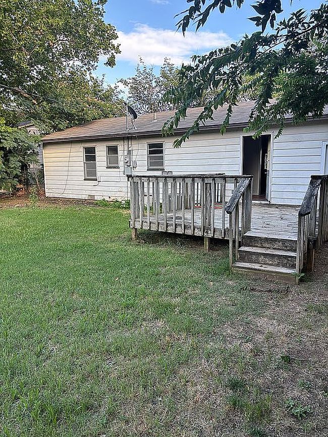 Photo of 1104 E Omega St, Henrietta, TX