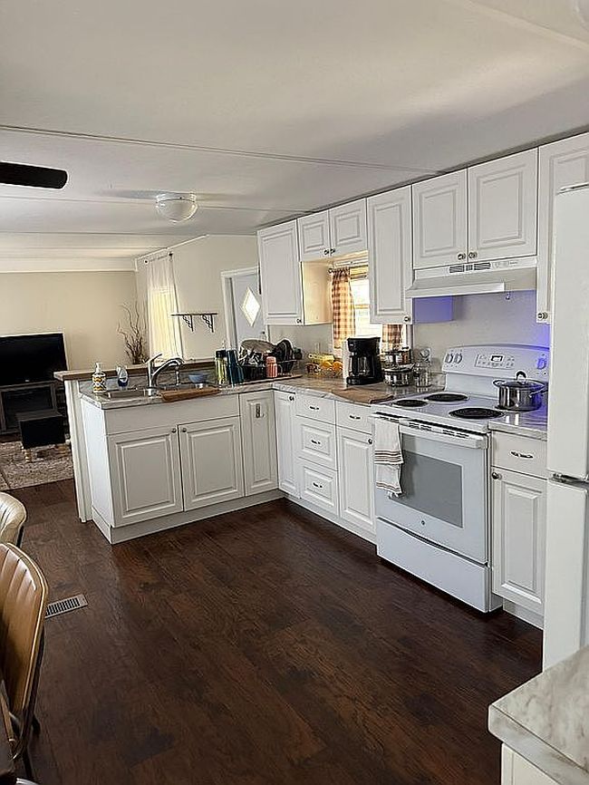 Photo of 71 Charlotte Dr #71