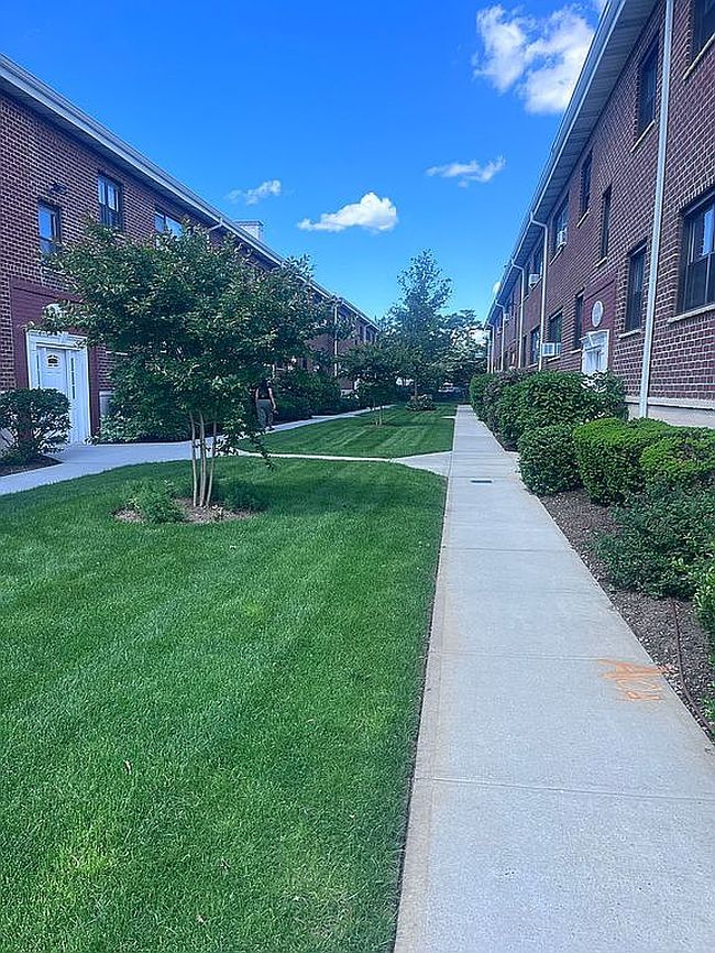Photo of 55 Tulip Ave Apt 51, Floral Park, NY