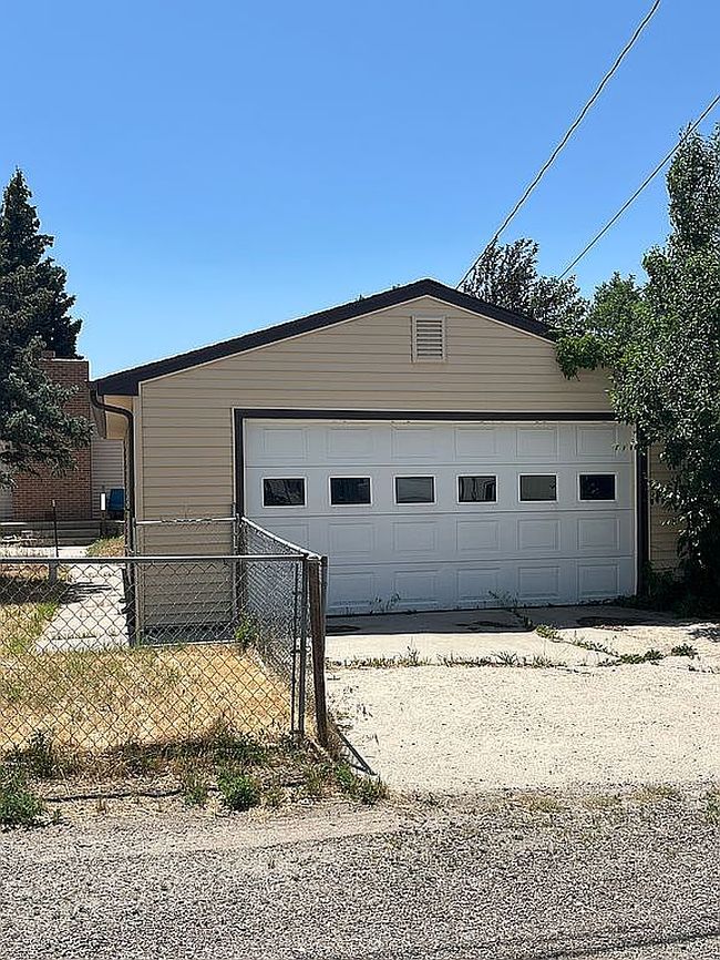 Photo of 418 Morgan Ave, Mills, WY