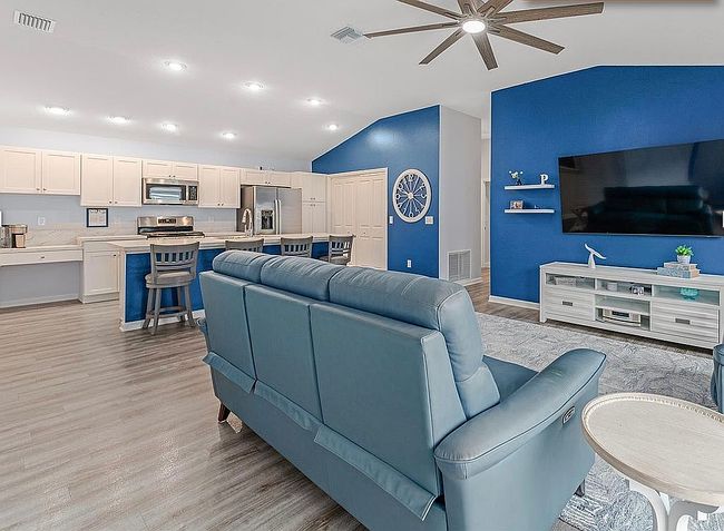 Image of 876 Conroe St