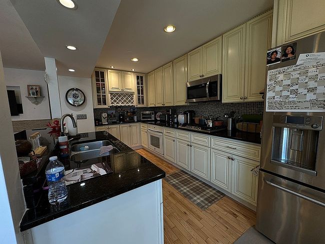Photo of 204 Inverrary Ln, Deerfield, IL