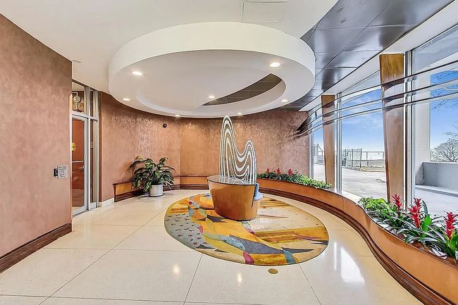 Additional photo 3 of property located at 6301 N Sheridan Rd Apt 20E