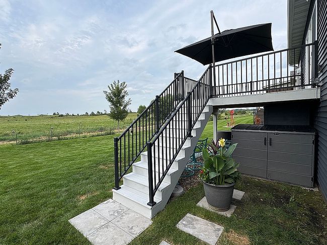 Photo of 9817 Thorton Dr, Johnston, IA