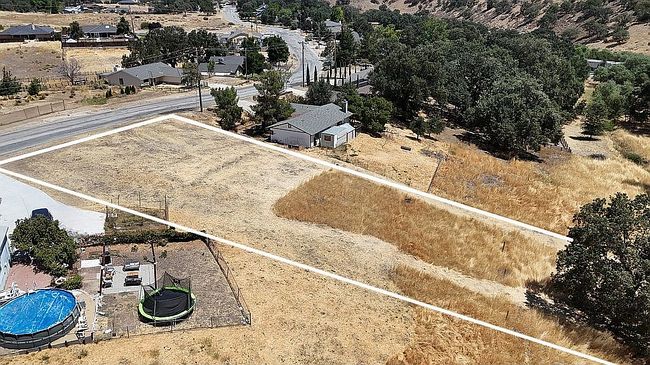 Photo of 19528 Moon Dr, Tehachapi, CA
