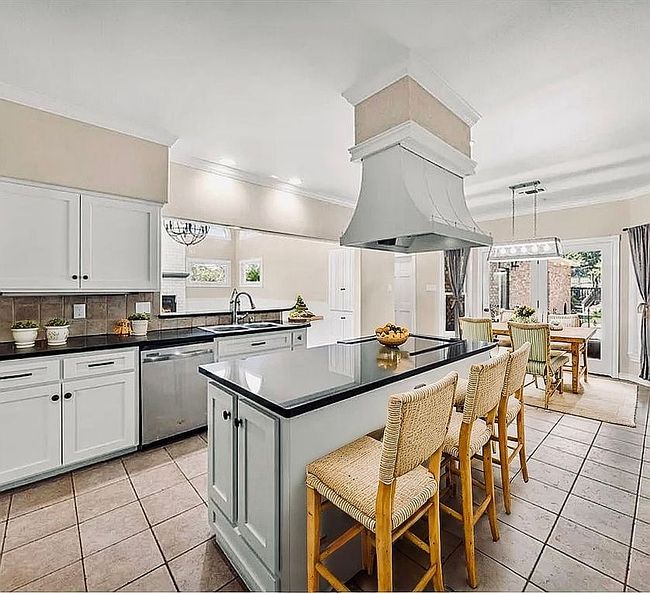 Photo of 2122 W Bluff Dr, Kerrville, TX