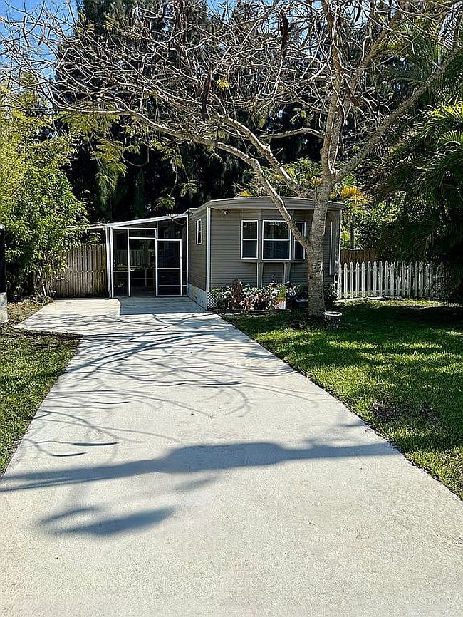 Photo of 1944 Sw College St, Stuart, FL