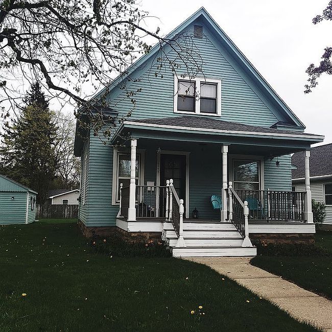Image of 1028 W Grand River Ave
