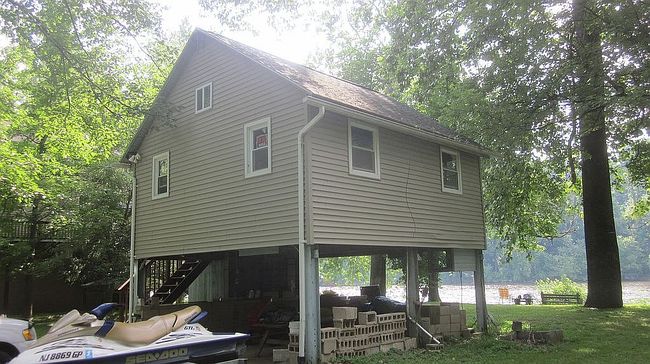 Photo of 11 Riveredge Ln, Phillipsburg, NJ