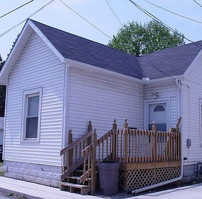 Photo of 2 Riverside Ct