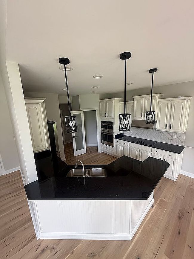 Additional photo 3 of property located at 227 Evergreen Gdn