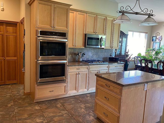 Photo of 78604 E Canyon Meadow Dr, Kennewick, WA