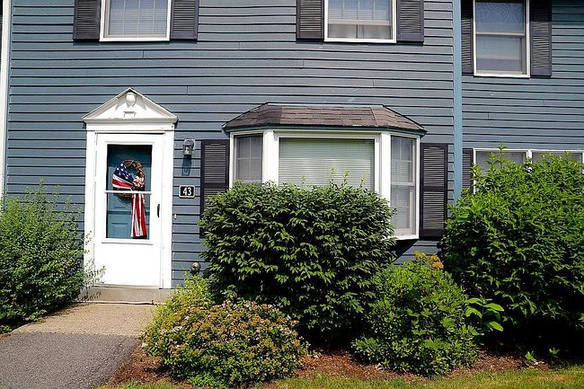 Photo of 43 Baldwin Dr, Bangor, ME
