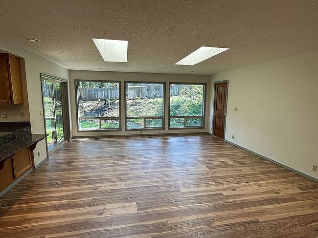 Photo of 3115 Deer Trail Ln, Medford, OR