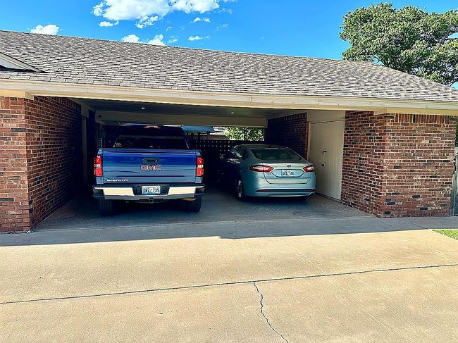 Photo of 321 Red Frk, Clinton, OK