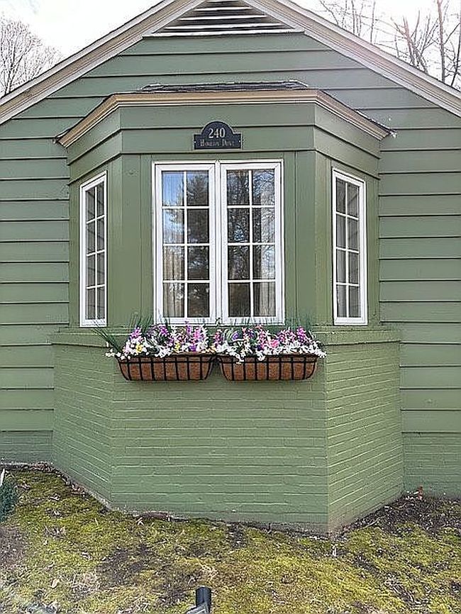 Image of 240 Hamilton Dr