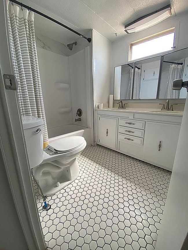 Image of 9120 W Safford St