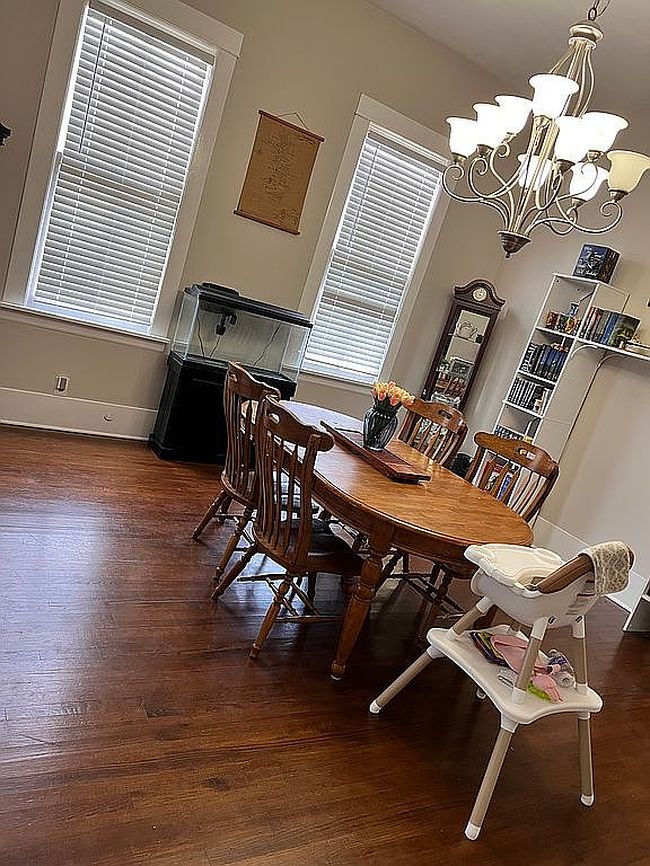 Image of 803 S Avenue G
