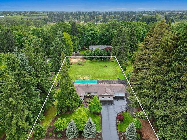 Preview of property located at 1810 Ne Conifer Blvd