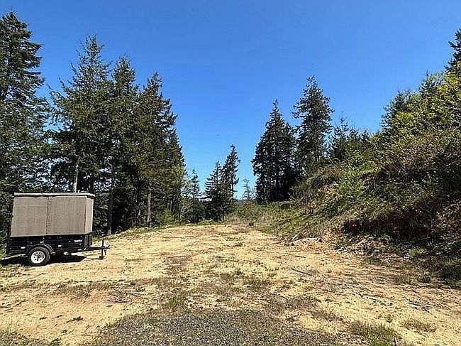 Photo of 94475 Golf Course Ln, North Bend, OR