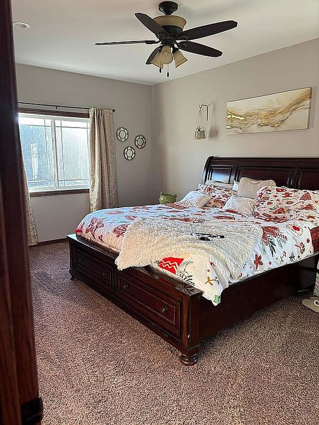 Photo of 104 Frontier Ct, Bellevue, IA
