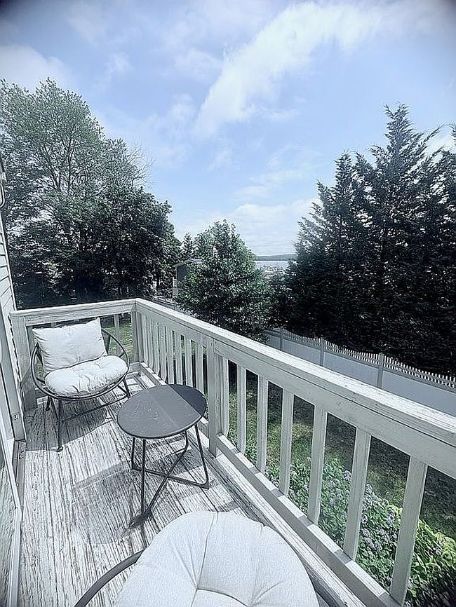 Photo of 78 Harrington Ln, Somerset, MA