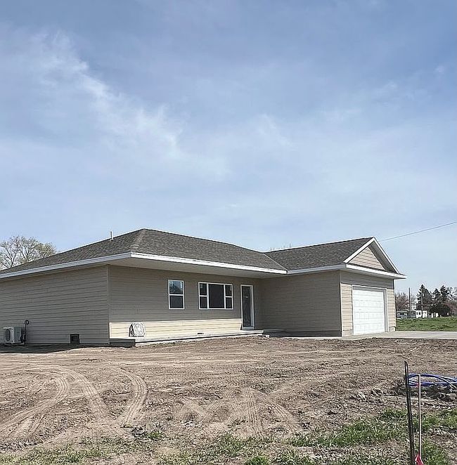 Photo of 912 B St, Overton, NE