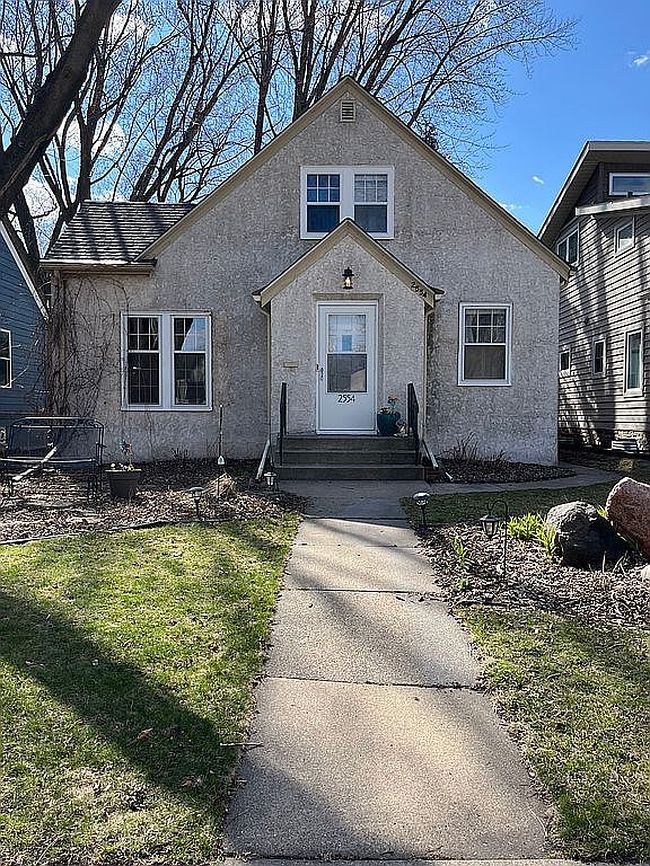 Image of 2554 Benjamin St Ne