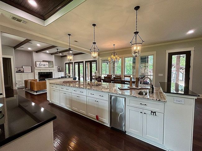 Image of 1255 Post Oak Rd