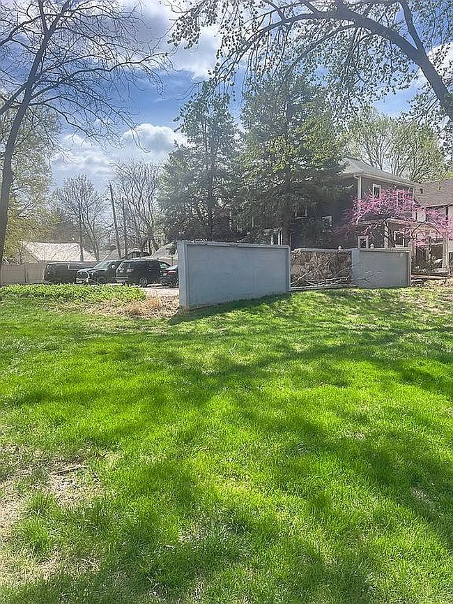 Image of 1700 S 24th St