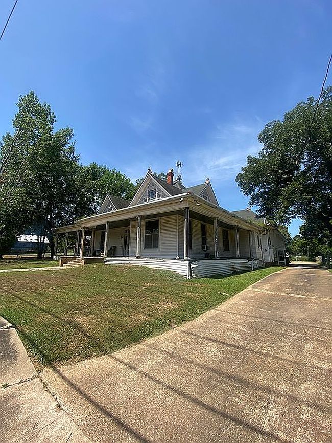 Photo of 208 Mount Pleasant St, Pittsburg, TX