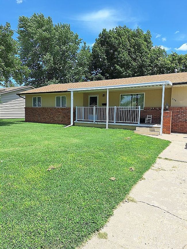 Photo of 208 S Clark Ave, Lyons, KS