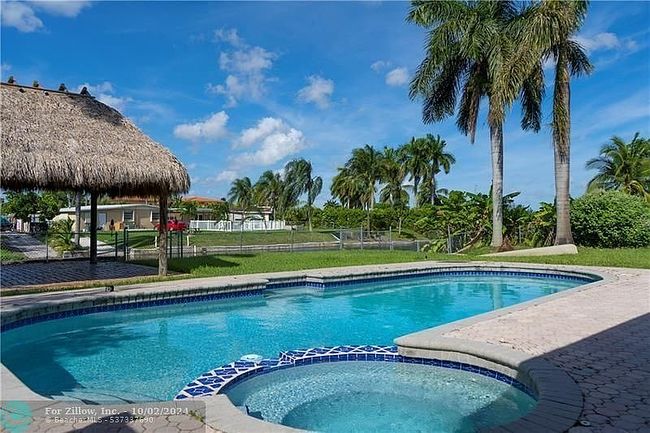 Image of 8165 Nw 182nd St