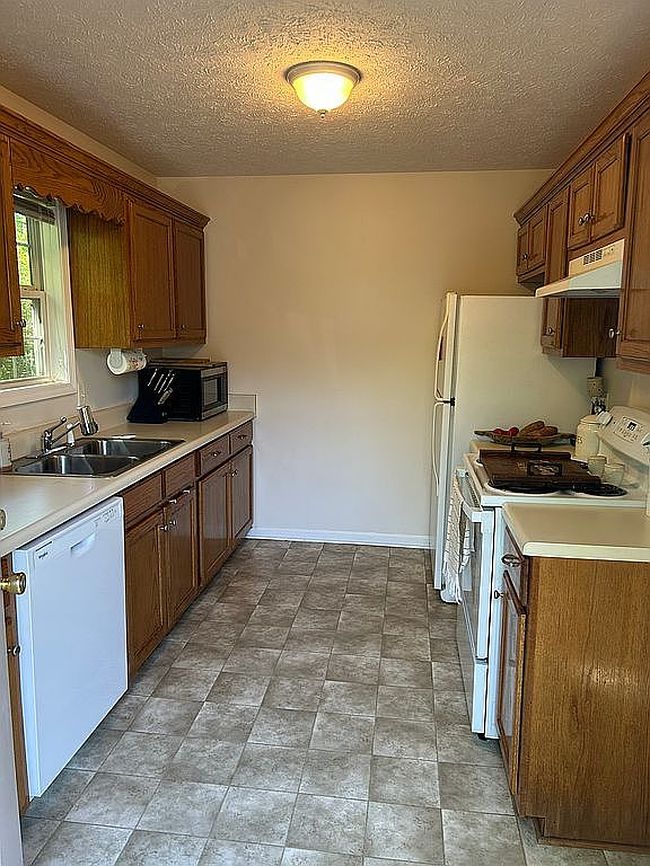 88 W Rogers Cir, Decaturville, TN