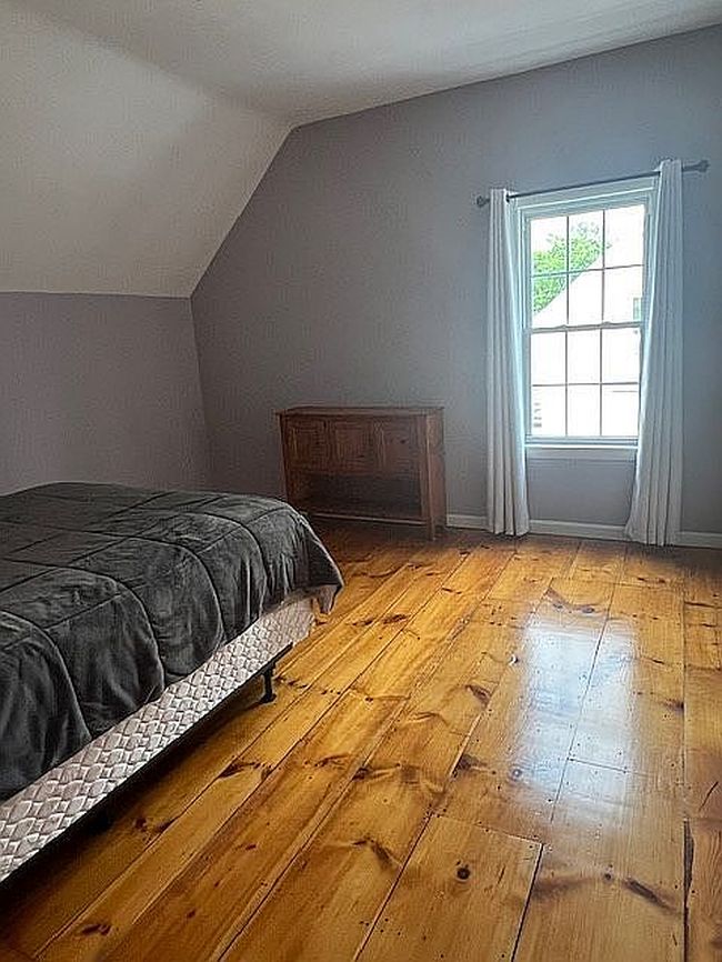 Photo of 42 Hartford Ave W, Uxbridge, MA