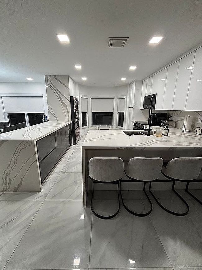 Additional photo 3 of property located at 4906 Sw 33rd Ter