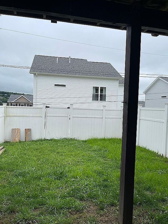 Photo of 15 Robin Ln, Morgantown, WV