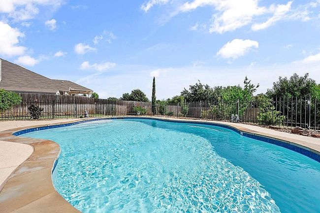 Photo of 10100 Saint James St, Fort Worth, TX