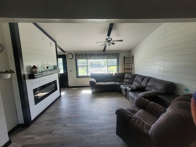 Image of 105 N 3rd St