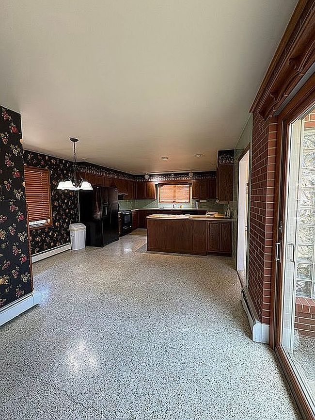 Photo of 20 Terry Dr, Jacksonville, IL