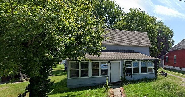 Photo of 114 E Walnut St