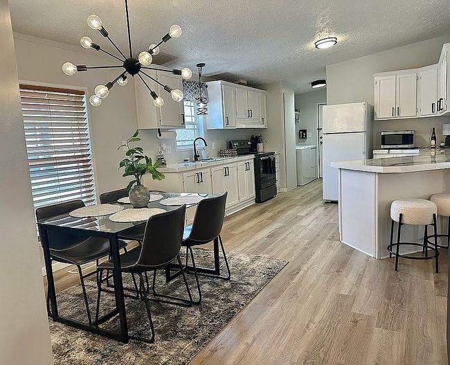 Image of 2524 S Crossway Ln