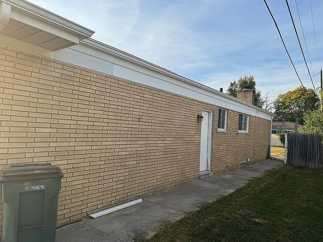 Additional photo 2 of property located at 2987 Chesterfield Dr