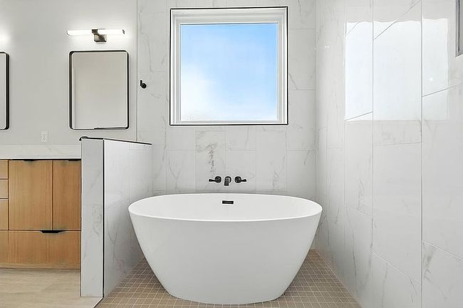 Additional photo 3 of property located at 512 Cowal Dr S