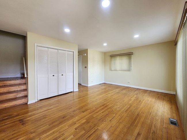 Photo of 660 W Central Rd, Arlington Heights, IL